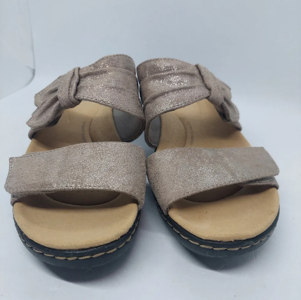 Clarks Sandals Merliah Charm SlipOn Beige Metallic Adjustable Comfort Womens 8M